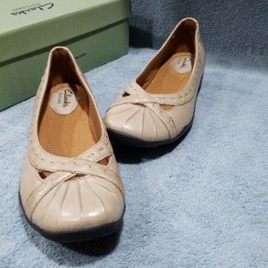 Clarks Artisan Flats Taupe Size 7.5